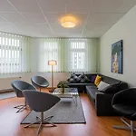 Spacious And Modern Furnished Apartment For 10 Guests