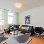 Spacious And Modern Furnished Apartment For 10 Guests
