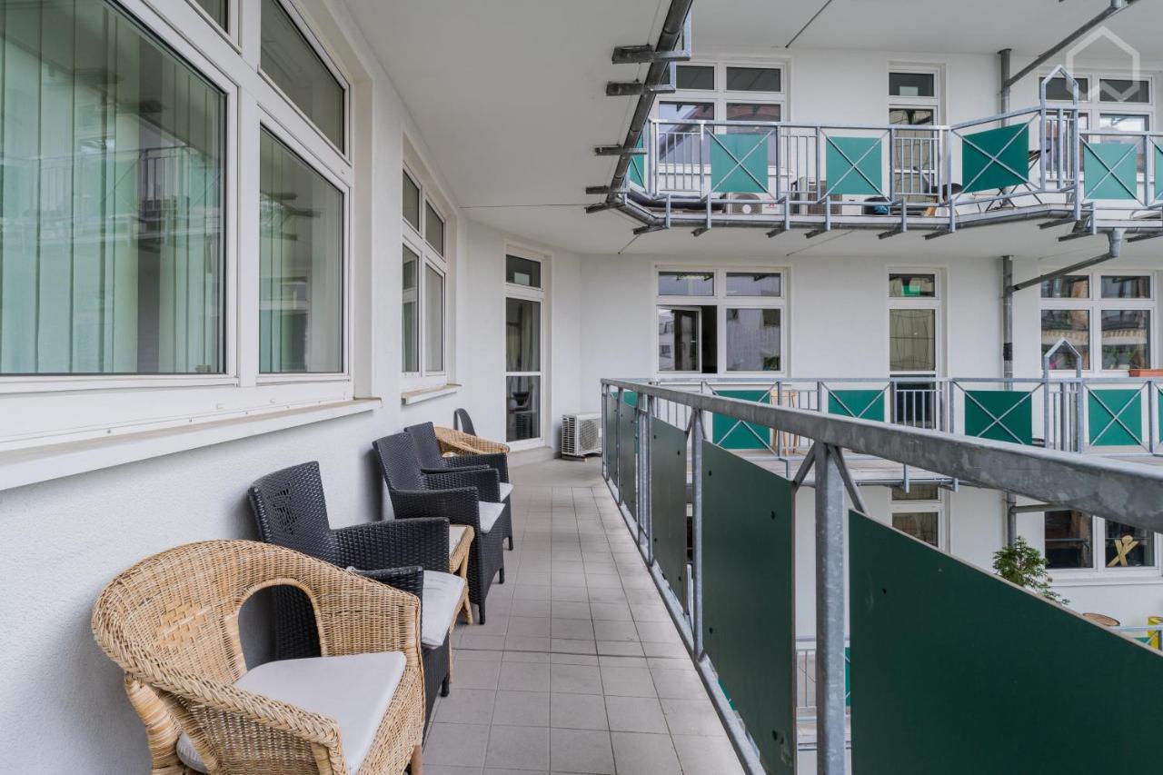 Spacious And Modern Furnished For 10 Guests Apartment Berlin